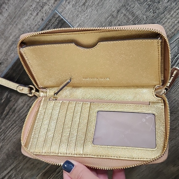 Michael Kors gold wallet - Picture 2 of 3